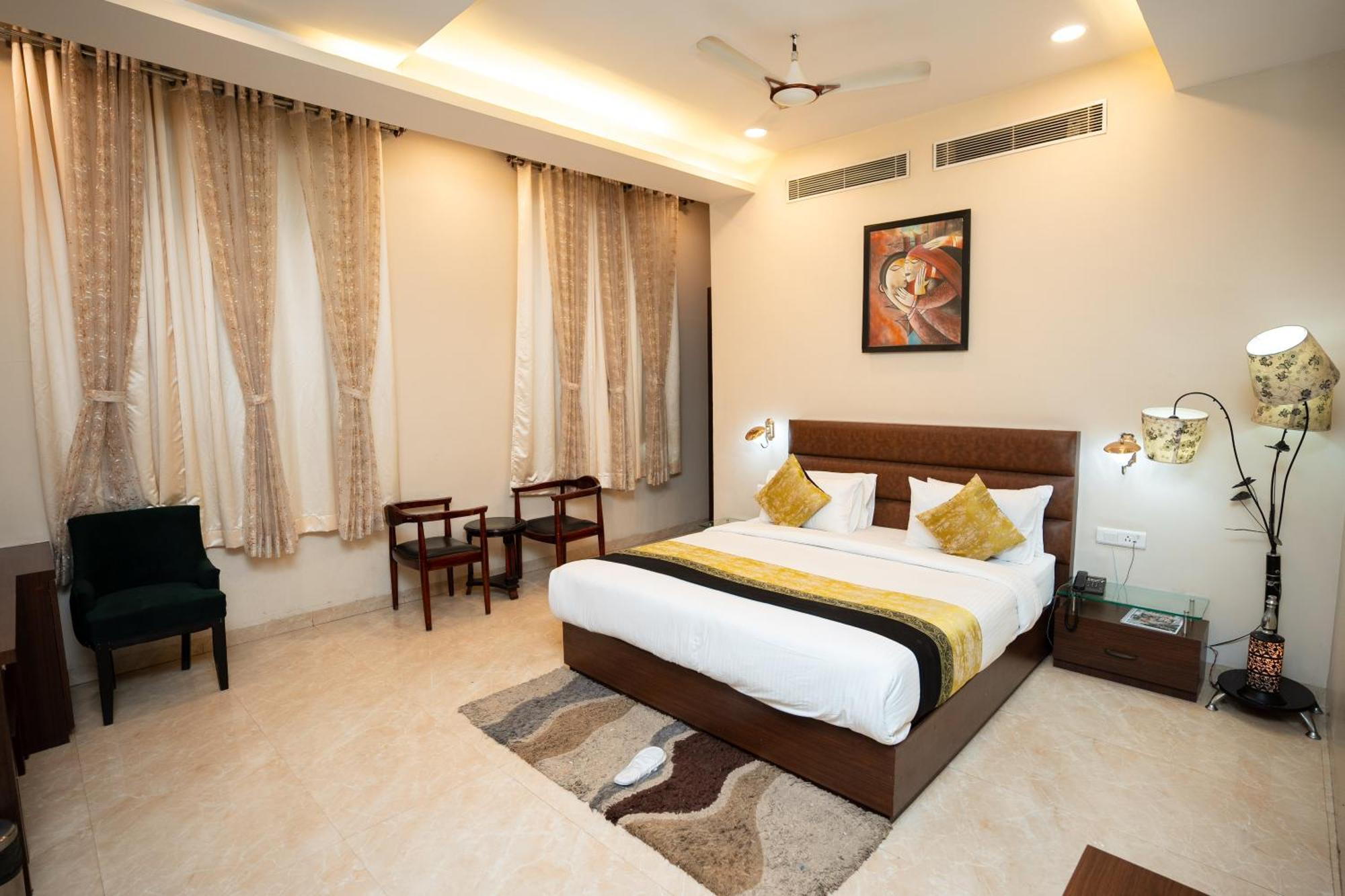 Hotel Radiance Courtyard Варанасі Екстер'єр фото