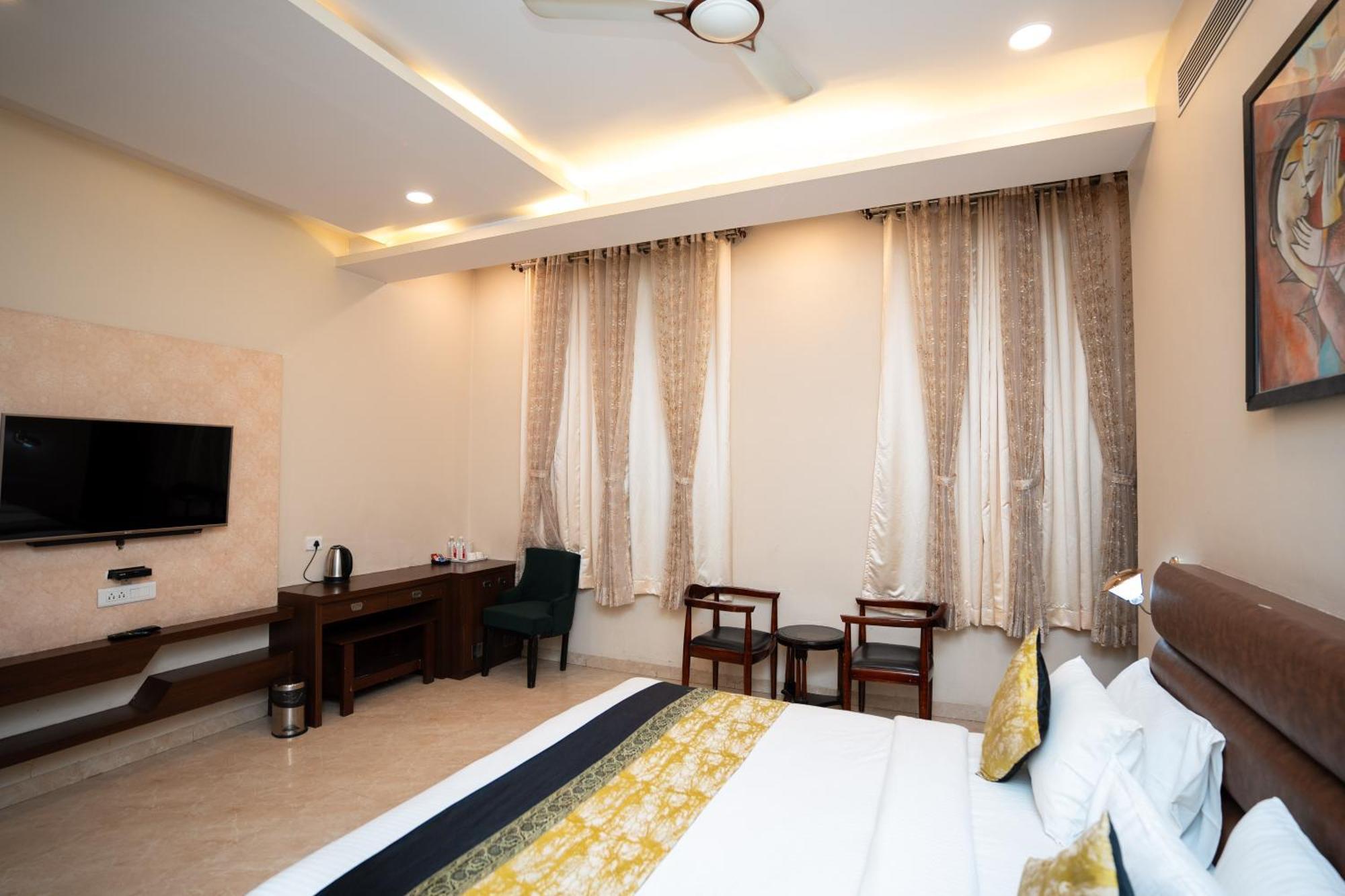 Hotel Radiance Courtyard Варанасі Екстер'єр фото