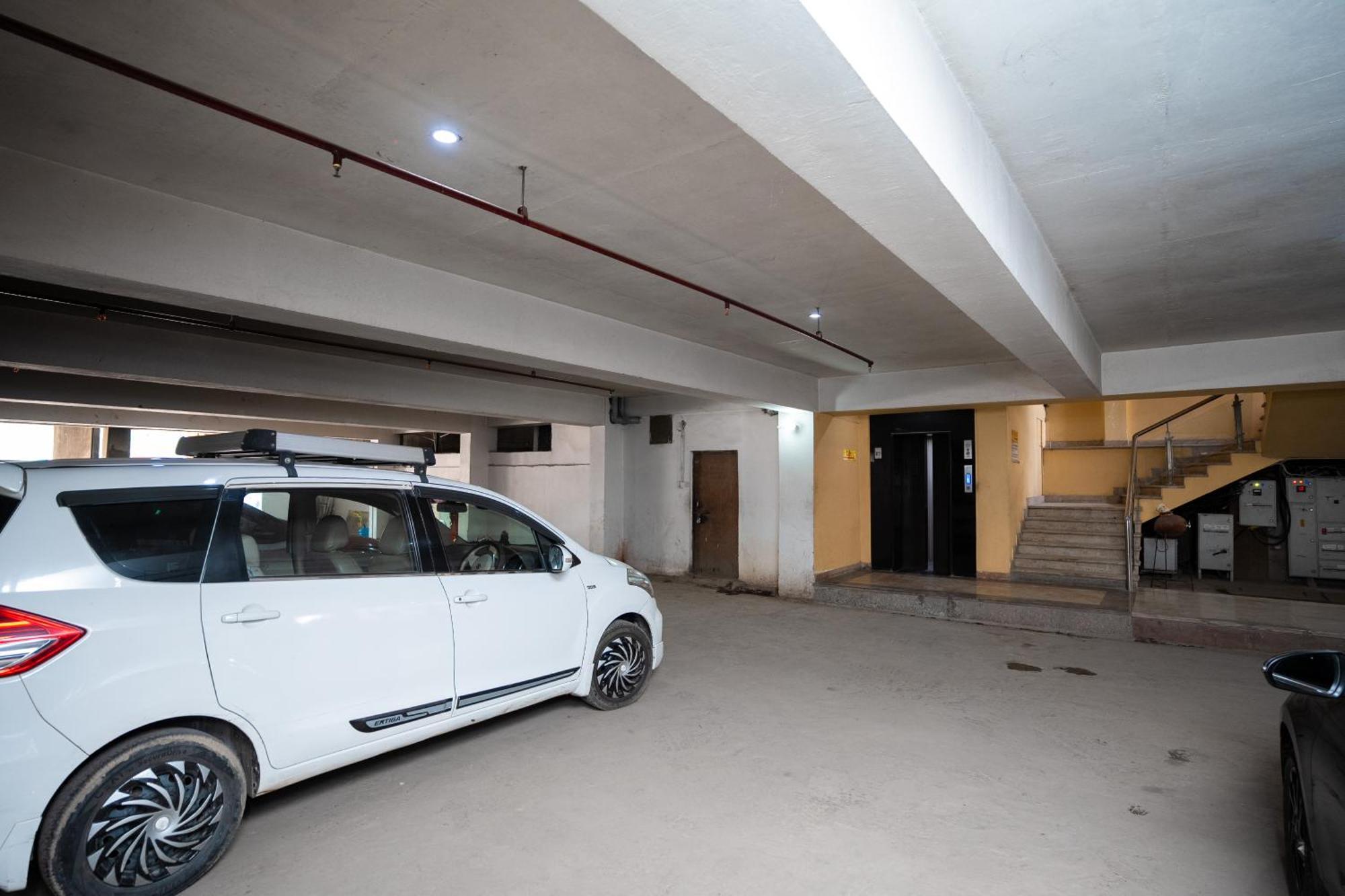 Hotel Radiance Courtyard Варанасі Екстер'єр фото
